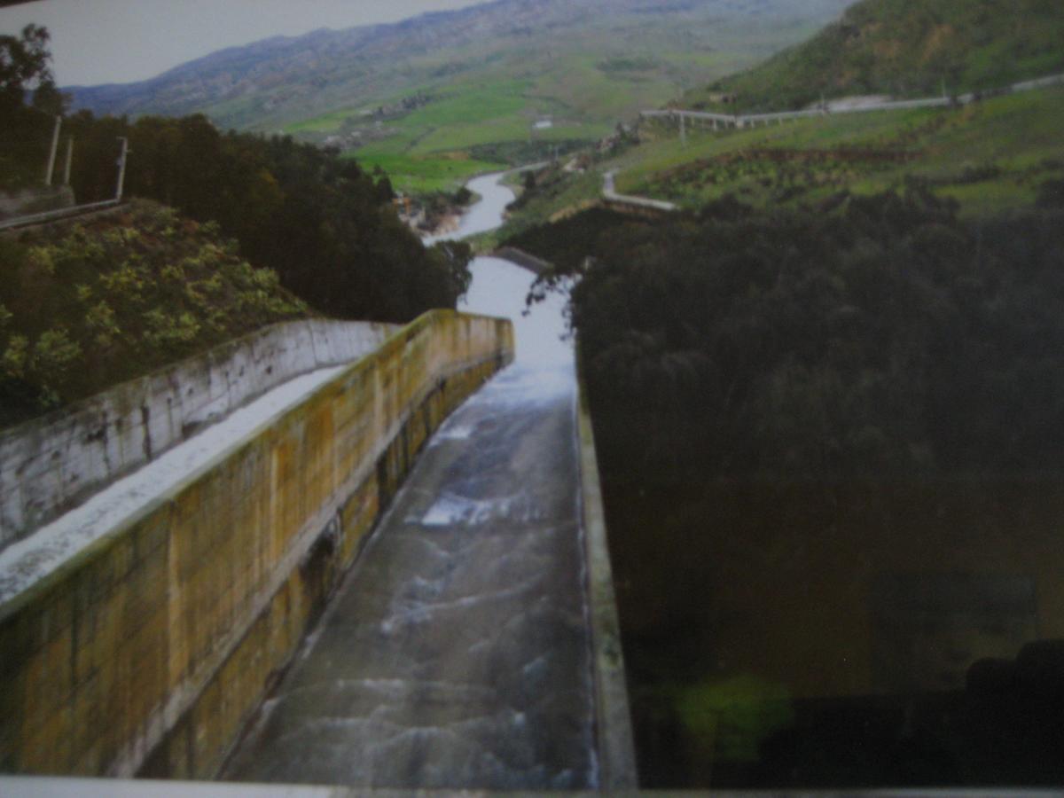 Oasi Del Lago Regalbuto Buitenkant foto