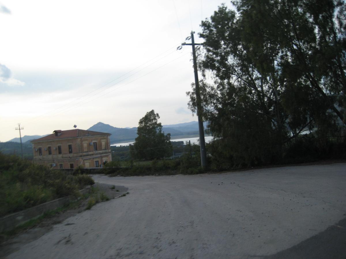 Oasi Del Lago Regalbuto Buitenkant foto
