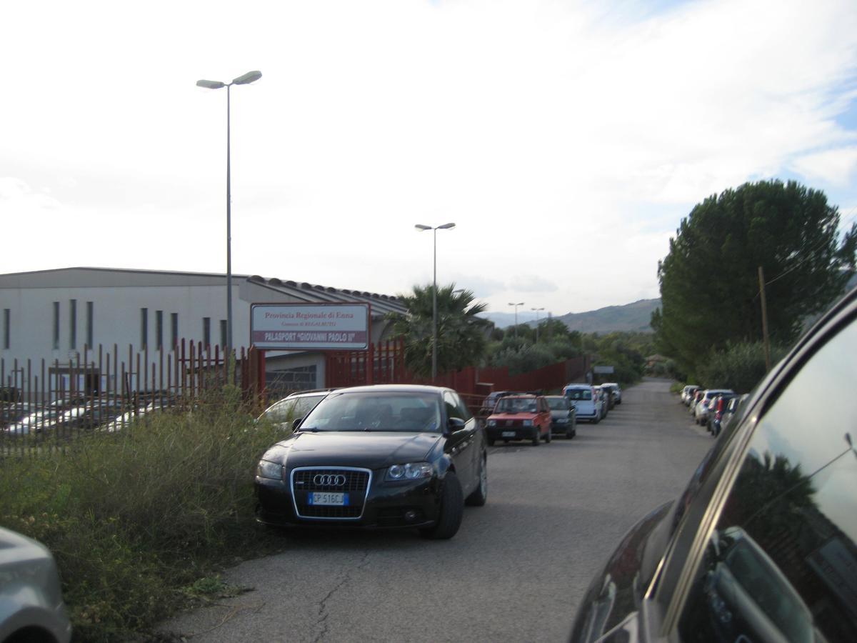 Oasi Del Lago Regalbuto Buitenkant foto