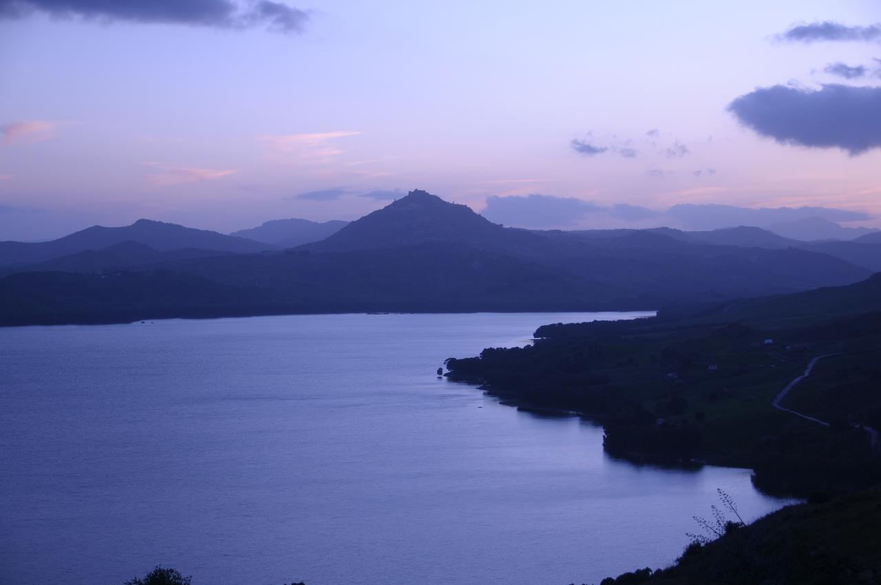 Oasi Del Lago Regalbuto Buitenkant foto